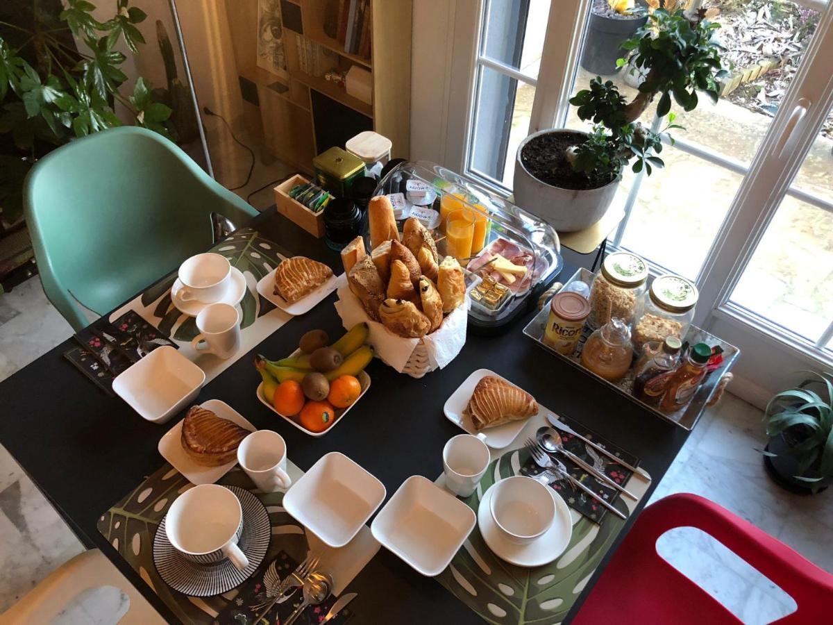 Bed and Breakfast Les Nuits Victoriennes Saint-Germain-du-Corbeis Zewnętrze zdjęcie